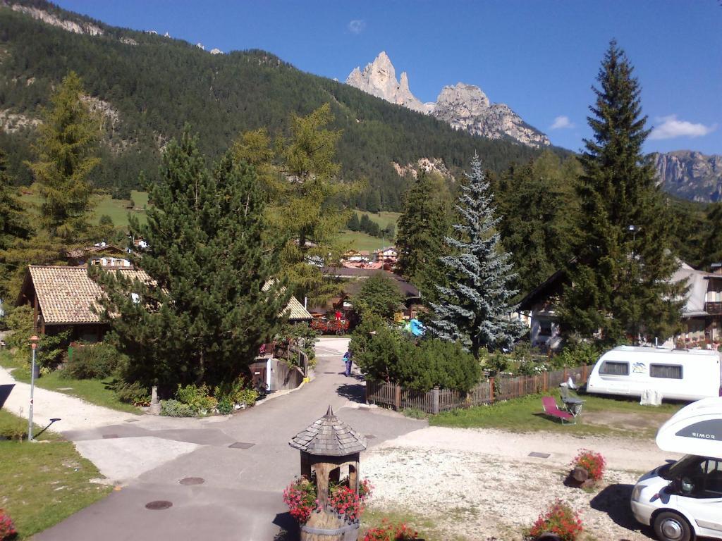 Camping Catinaccio Rosengarten Pozza di Fassa Exterior photo