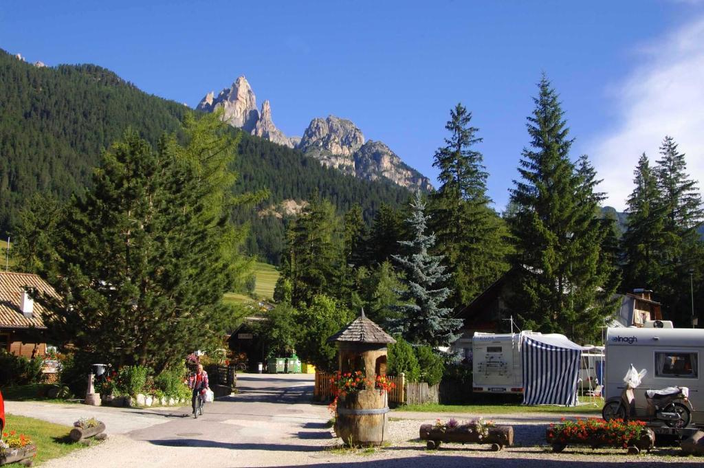 Camping Catinaccio Rosengarten Pozza di Fassa Exterior photo